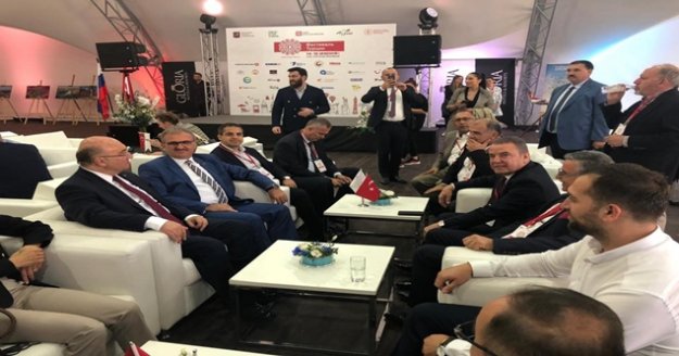 Başkan Böcek Rusya’da Türkiye ve Antalya’yı tanıttı