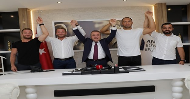 Başpehlivanlardan Başkan Böcek’e ziyaret