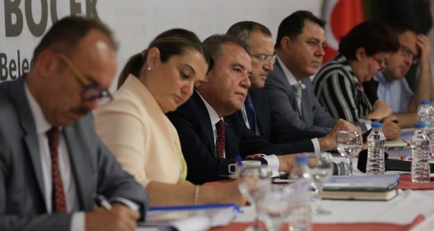 Böcek: Alanya'da taşıyanda taşınanda mutlu olacak