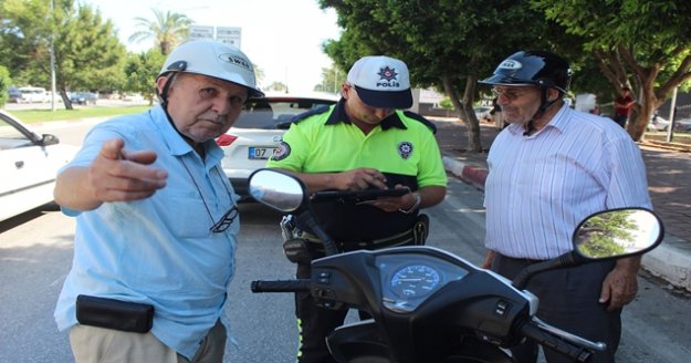 Dedelerin trafik cezasından kurtulma hikayesi gülümsetti