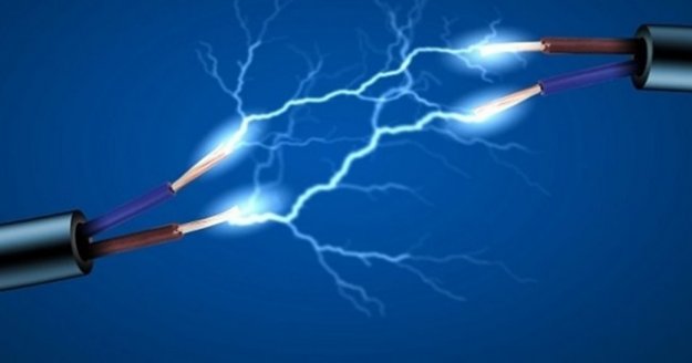 Elektrik akımı iki arkadaşı ayırdı