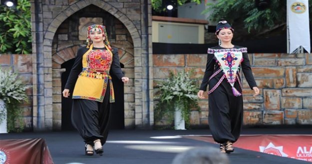 Festivale Osmanlı motif ve renkler damga vurdu