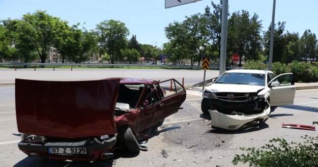 Lüks cip ile çarpışan otomobil kullanılamaz hale geldi