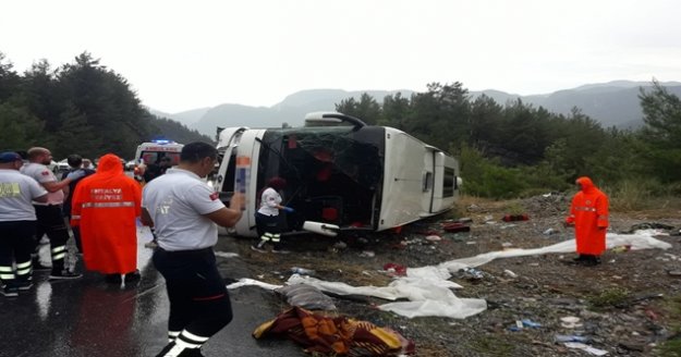 Alanya-Ankara  otobüsü kaza yaptı: 4'ü ağır 20 yaralı var