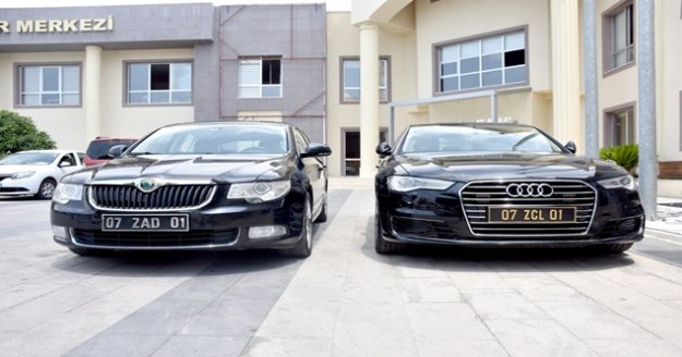 Toplu ulaşım aracı alınsın diye makam araçlarını satışa çıkardı