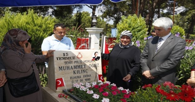 15 Temmuz şehidin mezarında duygusal anlar