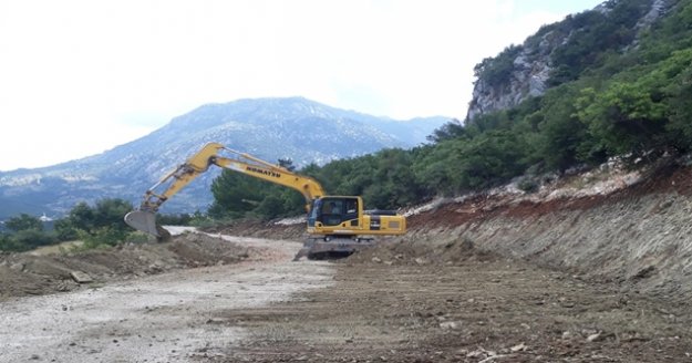Akseki’nin Taşlıca yolu genişletiliyor