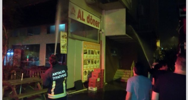 Alanya'da gece mahalleyi ayağa kaldıran yangın