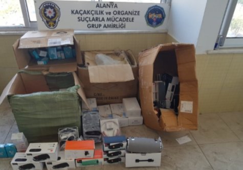 Alanya'da polisten depoya baskın