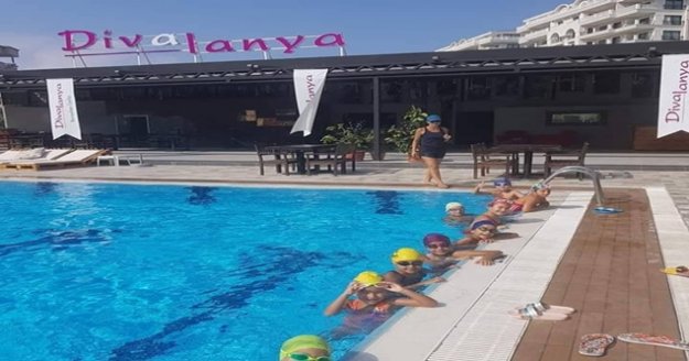 Alanya Nil Spor Kulübü yüzme okulu hızla devam ediyor