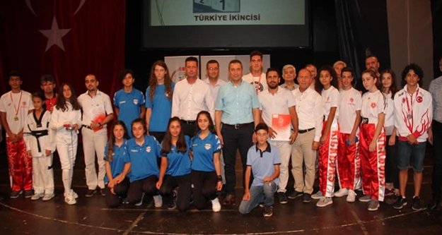 Alanya'nın altın çocukları ödüllendirildi