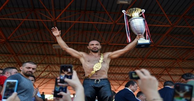 Ali Gürbüz Başkan Böcek’e verdiği sözü tuttu