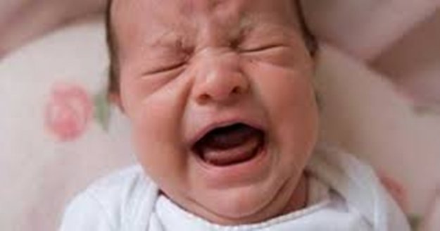 Bebeğiniz ağladığında yanına gidin