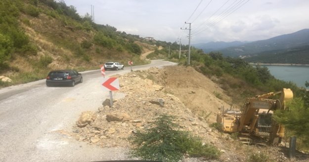 Büyükşehirden Bıçakçı- Üzümlü yoluna bakım