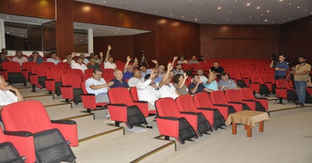 Gazipaşa'da CHP'lilerin Suriyelilere sahil yasağı önerisi meclisten geçmedi