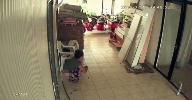 Hırsızlık için girdiği iş yerine tuvaletini yapıp gitti