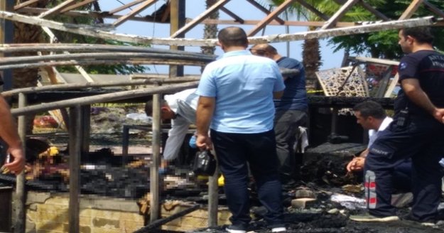 İtfaiye ekipleri söndürdüğü yangın enkazında ceset buldu