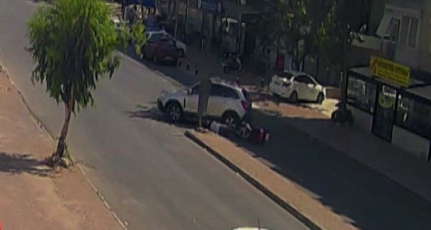 Kafası otomobilin altında kaldı, kaskı sayesinde kurtuldu