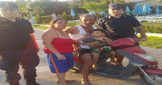 Manavgat'ta kaybolan çocuğu jandarma buldu
