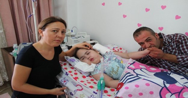 Minik Azra, ailesi ve yakınlarını gözyaşlarına boğdu