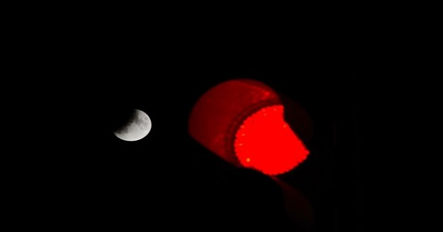 "Parçalı Ay Tutulması" kartpostallık manzara oluşturdu