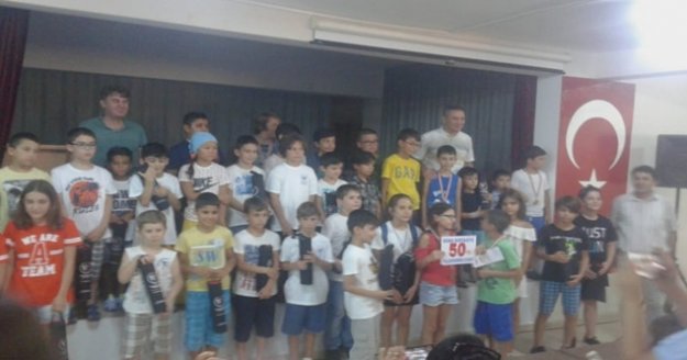 Şehitlerimiz satrançla anıldı