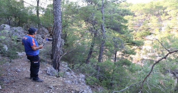 Uçurumda erkek cesedi bulundu