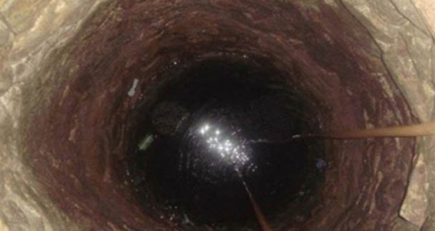 Alanya'da sürücü motosikletiyle kuyuya düştü