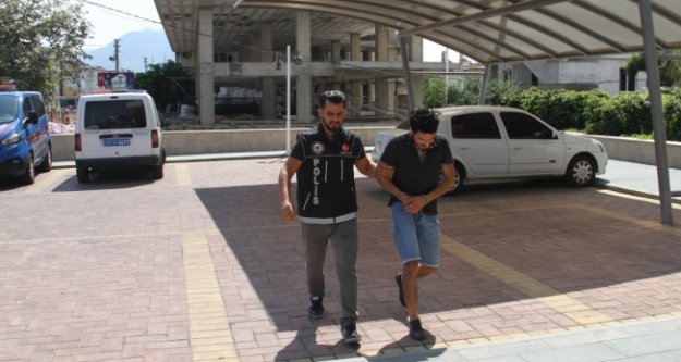 Alanya’da uyuşturucu ve ruhsatsız tabancayla yakalandı