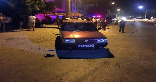 Antalya'da otomobil yayaya çarptı