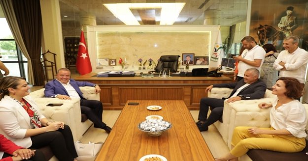Başkan Böcek Manavgat’ı ziyaret etti