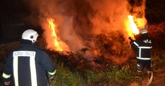 Depo ve ahır yangınında ev küle döndü, 1 inek telef oldu