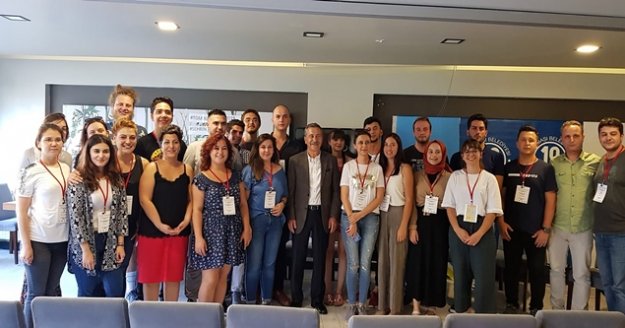 DÖGEM'den 10 genç Avrupa yolcusu