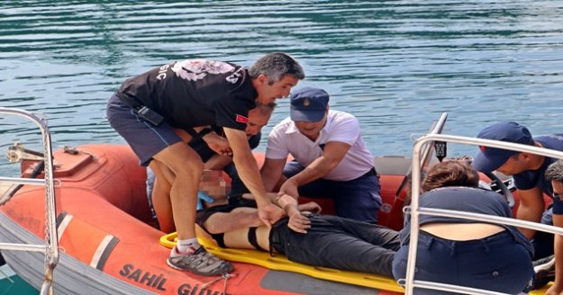 Falezlerden atlayan genç ağır yaralandı