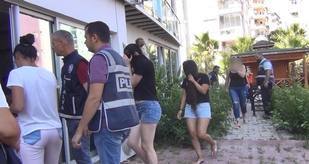 Fuhuş operasyonu: 66 yabancı kadın sınır dışı edildi