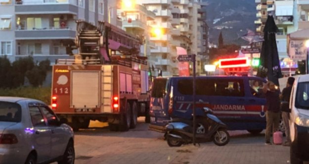 Alanya'da binayı ateşe verdi!