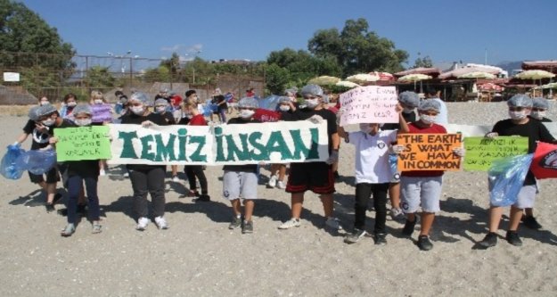 Alanya'da çocuklar sahil temizliği yaptı