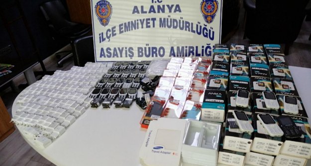 Alanya'da kaçak telefon baskını