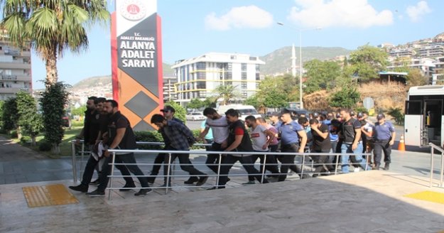 Alanya merkezli uyuşturucu operasyonda 16 şüpheli adliyede