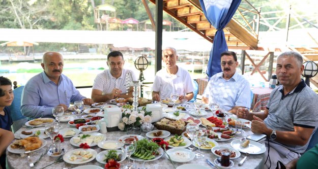 Başkan Yücel zabıtalarla kahvaltıda buluştu