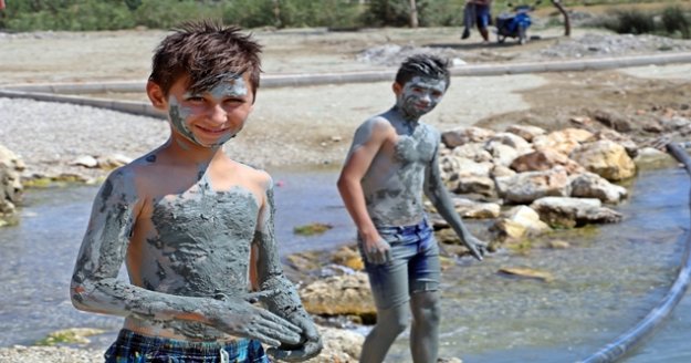 Buz gibi su ve çamurla gelen şifa