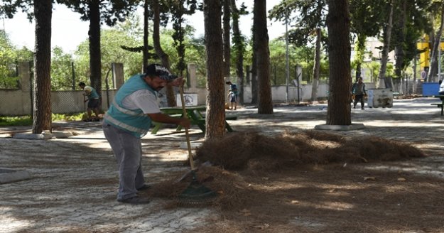 Denetimli serbestlik yükümlülerinden okul temizliği