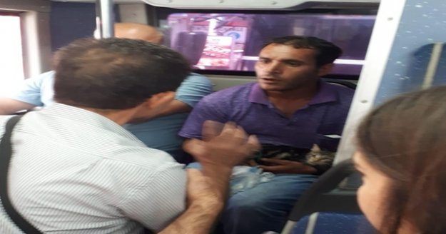 Kedinin ayaklarını bağlayıp kemerine asan yolcuya tepki