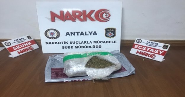 Motosikletli şüpheli uyuşturucu ile yakalandı