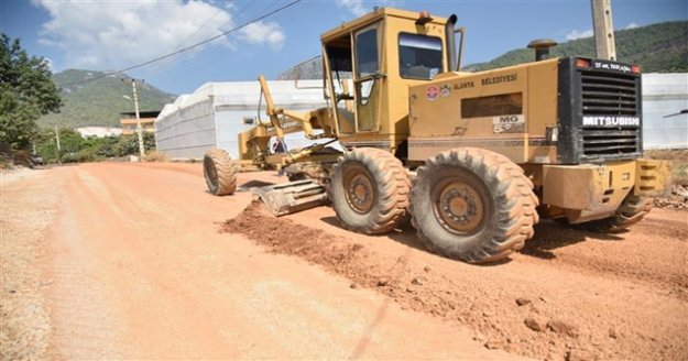Oba Bucakoluk Gedevet yolunda sıcak asfalt hazırlığı başladı