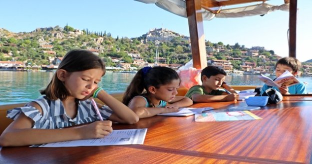 Öğrencilerin turistleri bile kıskandıran taşımalı eğitimi