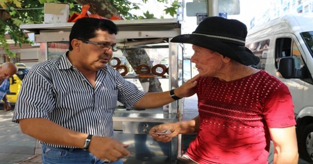 Tokat attığı adamın zihinsel engelli olduğunu öğrenince pişman oldu