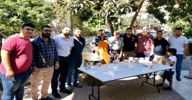 Tüzün’den aşure ikramı