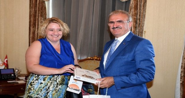 Vali Karaloğlu, "Polonya'da Türkiye festivali yapacağız"