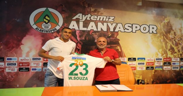 Welinton 3 yıl daha Alanyaspor’da
